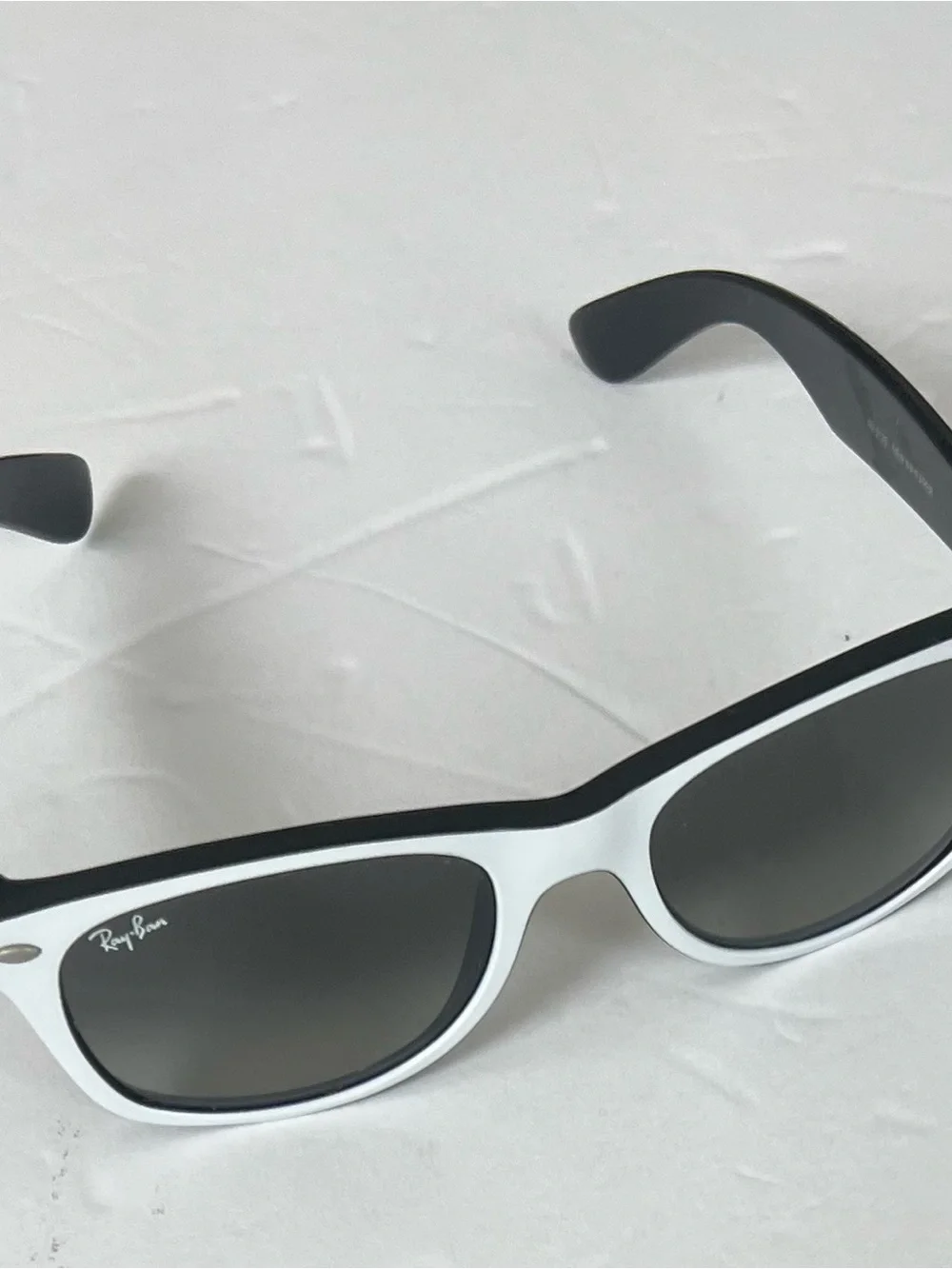 Ray Ban New Wayfarer RB 2132